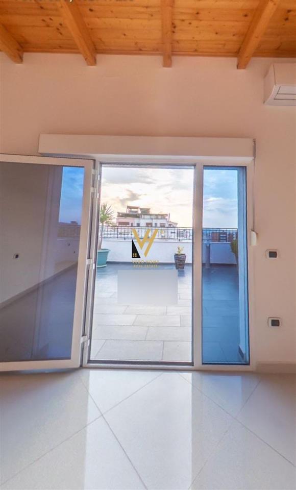 ZYRE NE QENDER 900 EURO