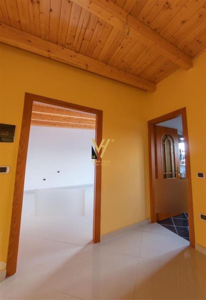 ZYRE NE QENDER 900 EURO