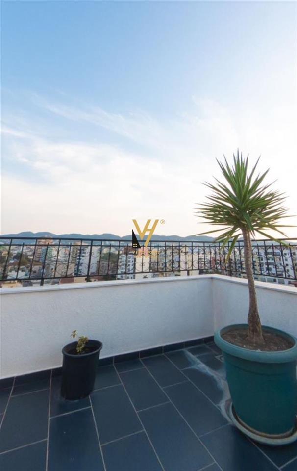 ZYRE NE QENDER 900 EURO