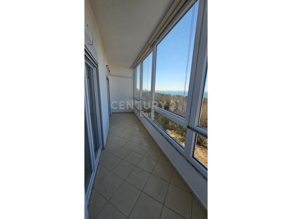 SHITET APARTAMENT ME PAMJE DETI +GARAZHD NE PLAZH!