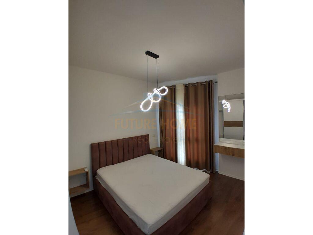 Shitet, Apartament 1+1, Rruga e Barrikadave, Tiranë.