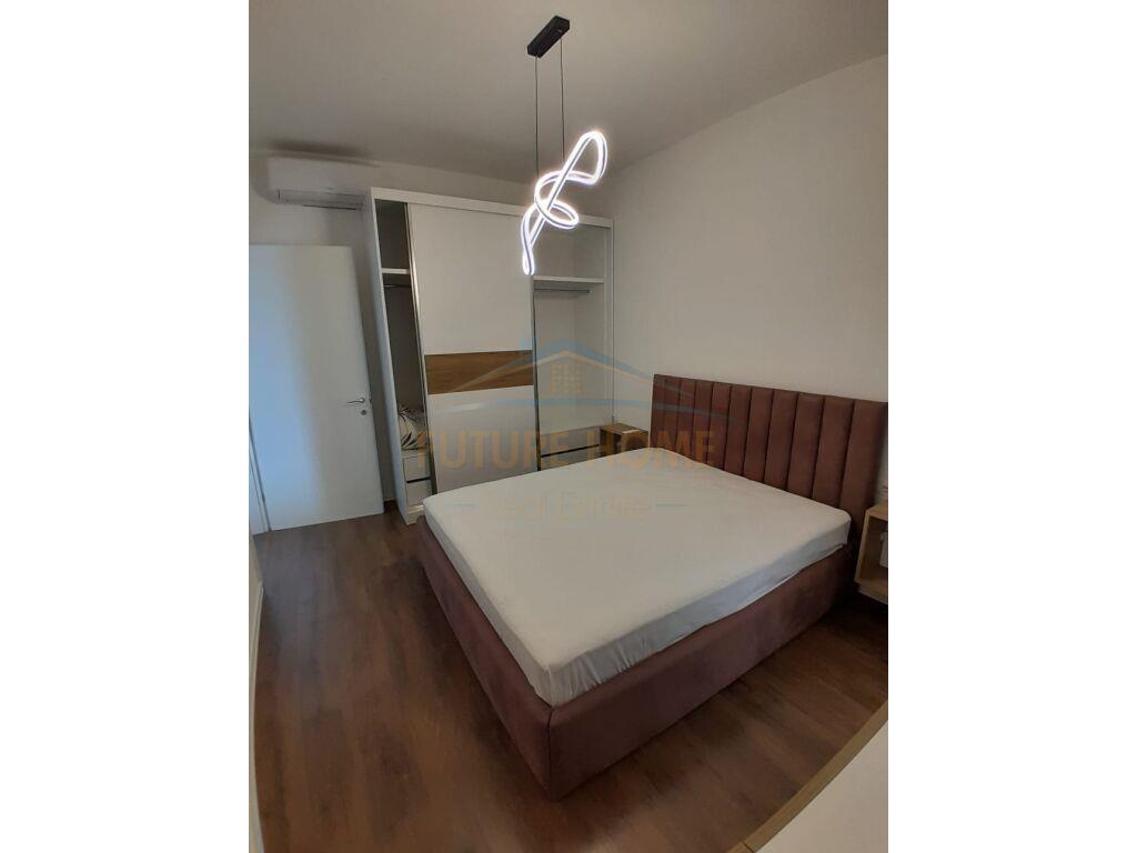 Shitet, Apartament 1+1, Rruga e Barrikadave, Tiranë.