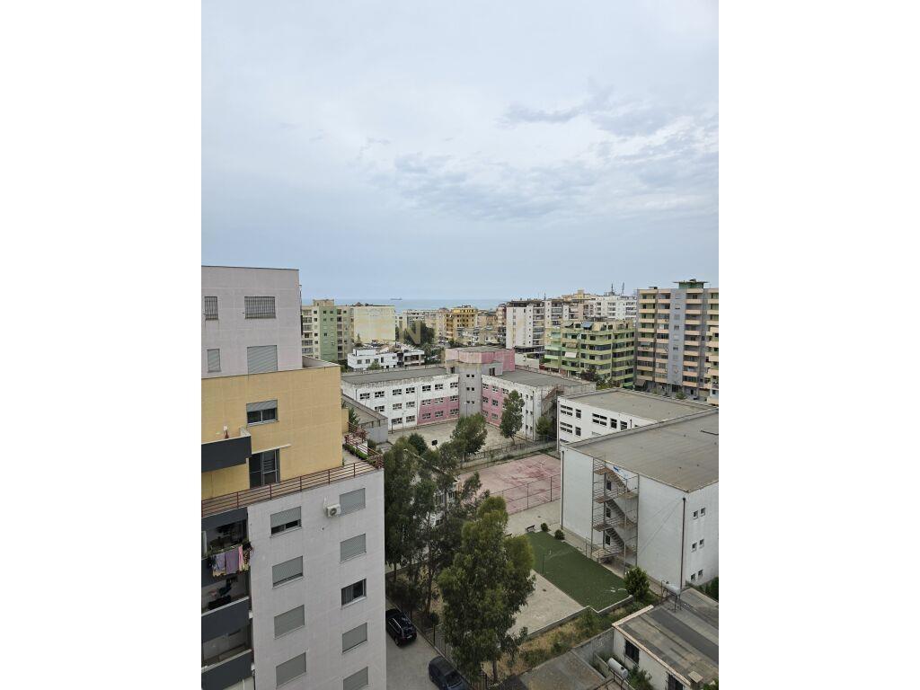 Shitet Apartament i Mobiluar 2+1 në Plazhin e Durrësit