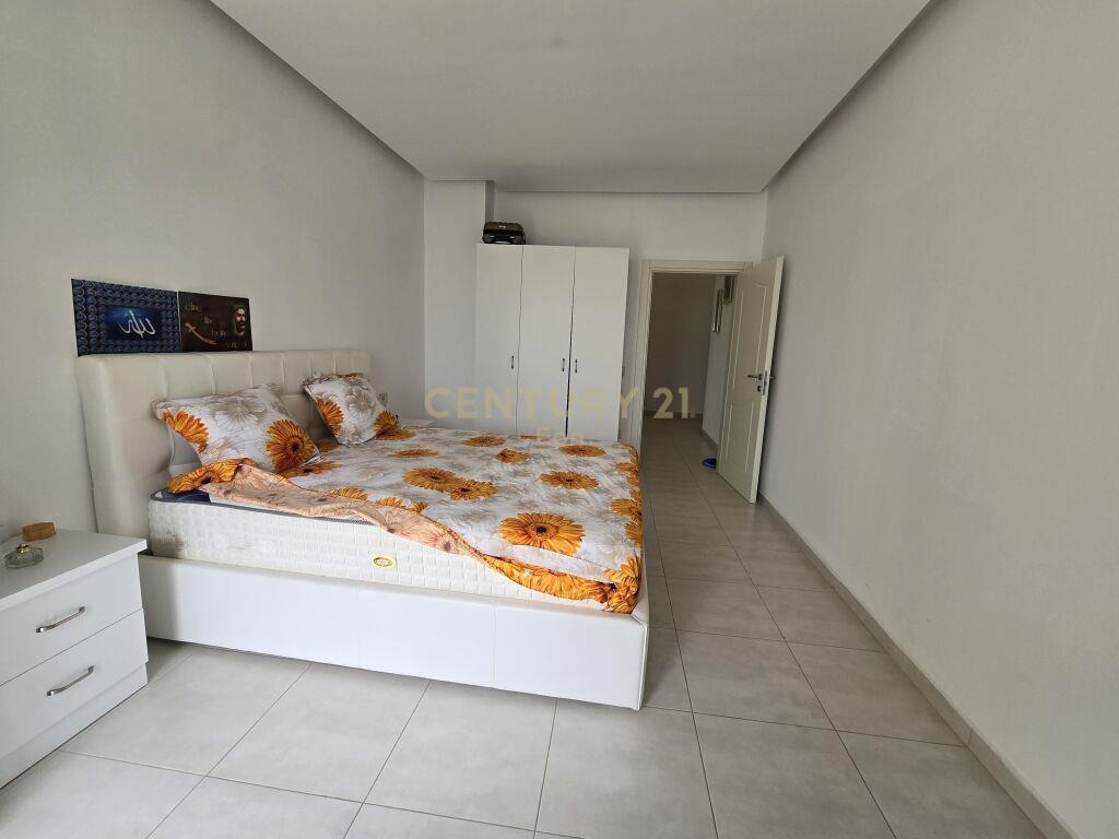 Shitet Apartament i Mobiluar 2+1 në Plazhin e Durrësit