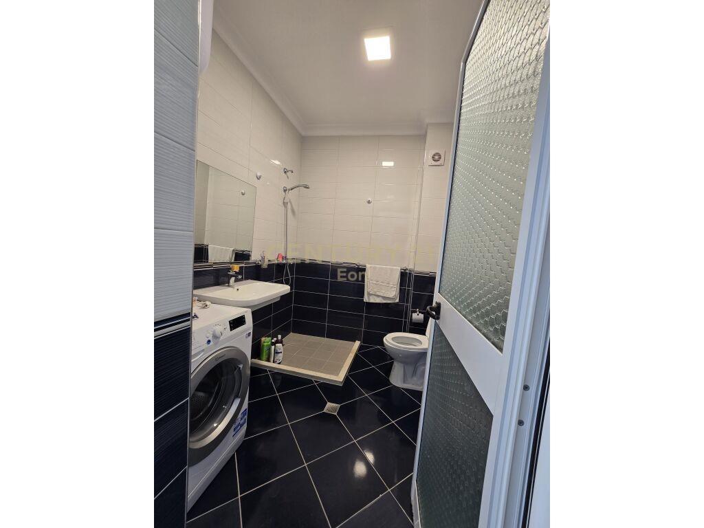 Shitet Apartament i Mobiluar 2+1 në Plazhin e Durrësit