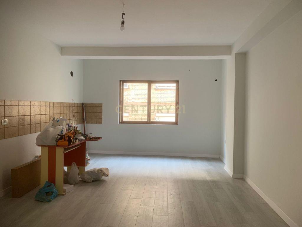 JAPIM ME QIRA APARTAMENT 2+1 PRANE RRUGES SE DIBRES!