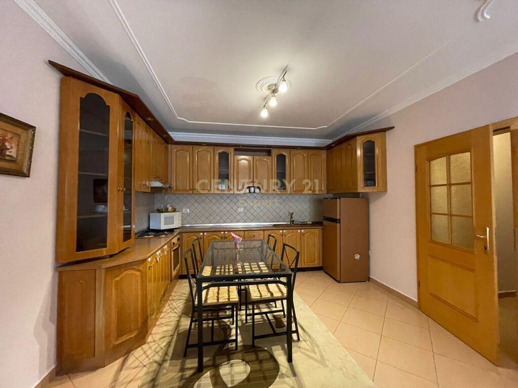 Qira Apartament 2+1+2+Ballkon Libri Universitar 700 €