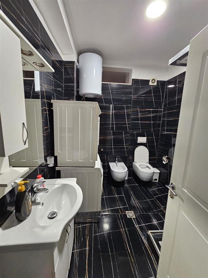 Shitet apartment ne Plazh, Hekurudha.