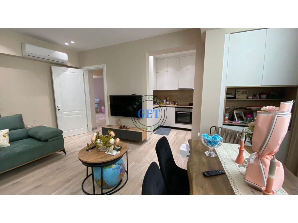 Shitet, Apartament 2+1, Rruga e Portit, Durres.