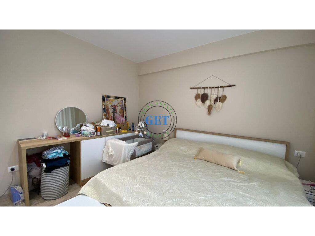 Shitet, Apartament 2+1, Rruga e Portit, Durres.