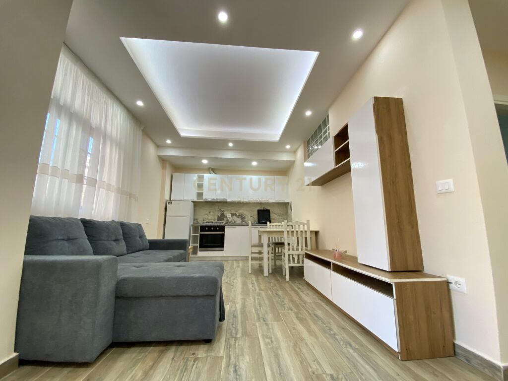 SHITET APARTAMENT NE QENDER PRANE MUZEUMIT!