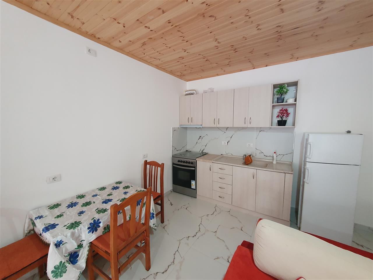 JEPET GARSONIERE ME QIRA PRANE RRUGES SE CIPAJVE, VLORE !