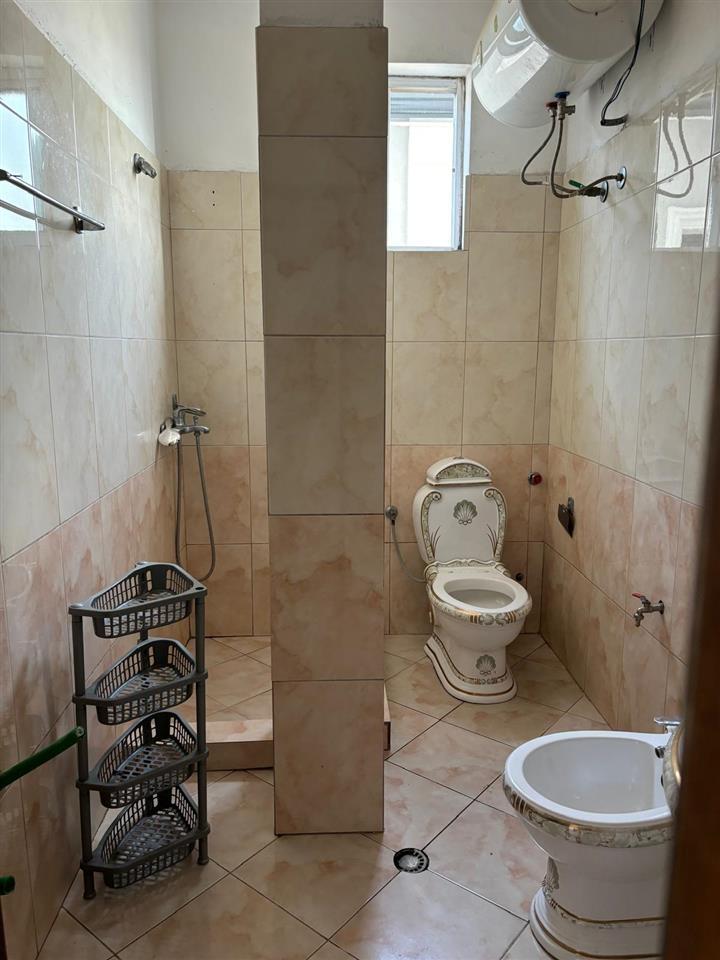 APARTAMENT 2+1 PER QIRA TEK TREGU INDUSTRIAL!