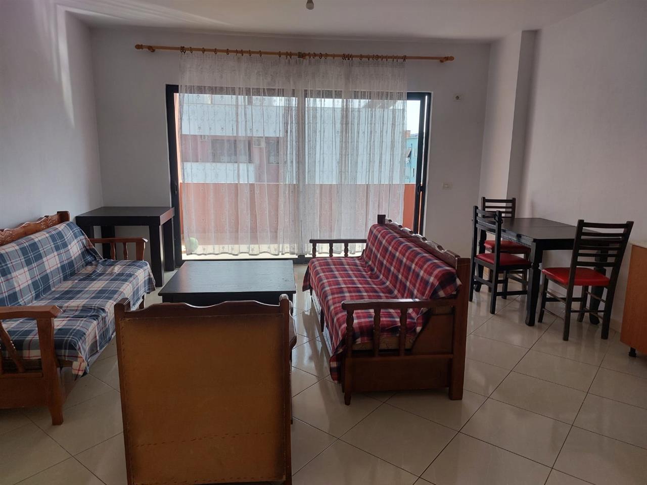 Jepet me qera 1+1, Yzberisht kmy pallatet lorena.