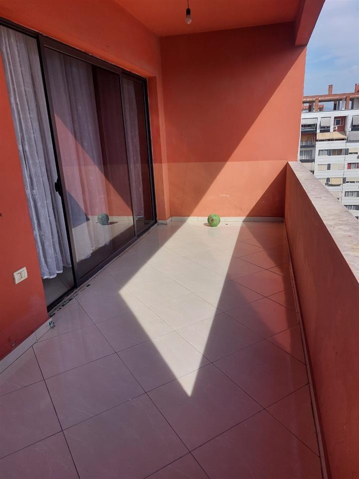 Jepet me qera 1+1, Yzberisht kmy pallatet lorena.