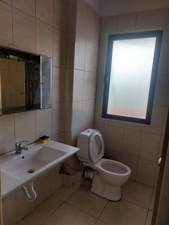 Jepet me qera 1+1, Yzberisht kmy pallatet lorena.