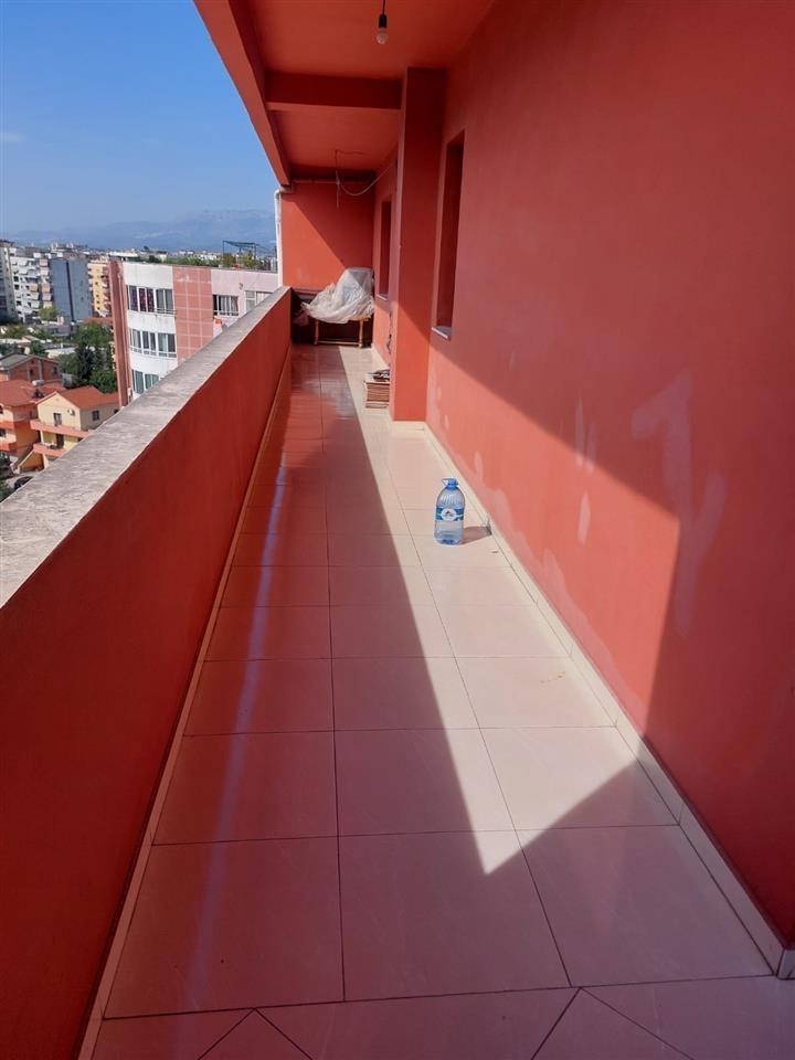 Jepet me qera 1+1, Yzberisht kmy pallatet lorena.