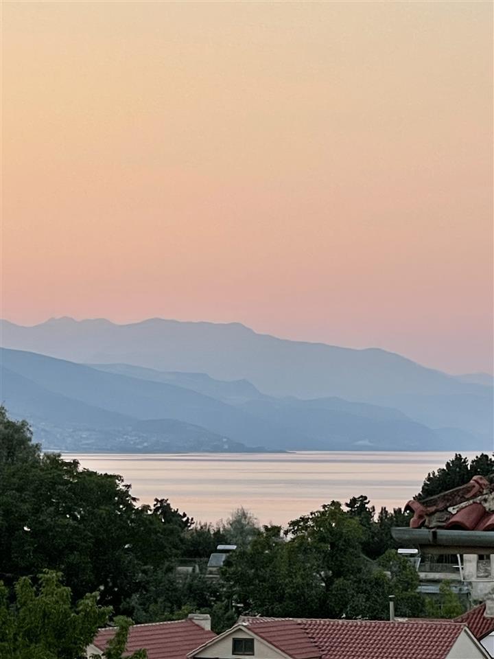 APARTAMENT 1+1 ME QERA NE POGRADEC, I KOMPLETUAR