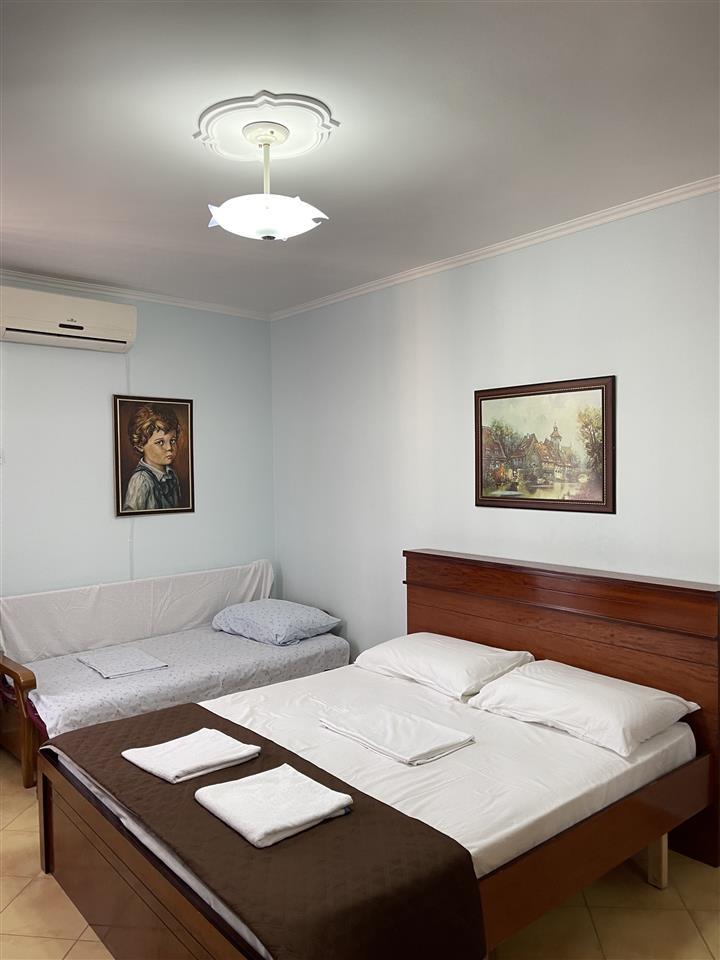 APARTAMENT 1+1 ME QERA NE POGRADEC, I KOMPLETUAR