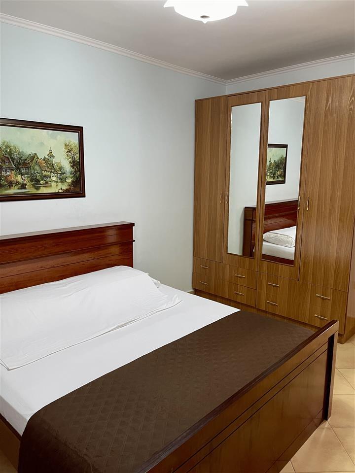 APARTAMENT 1+1 ME QERA NE POGRADEC, I KOMPLETUAR