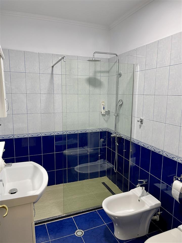 APARTAMENT 1+1 ME QERA NE POGRADEC, I KOMPLETUAR