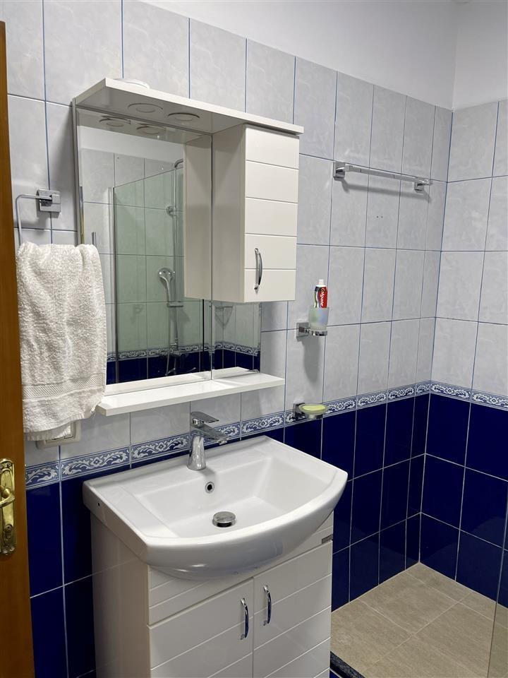 APARTAMENT 1+1 ME QERA NE POGRADEC, I KOMPLETUAR