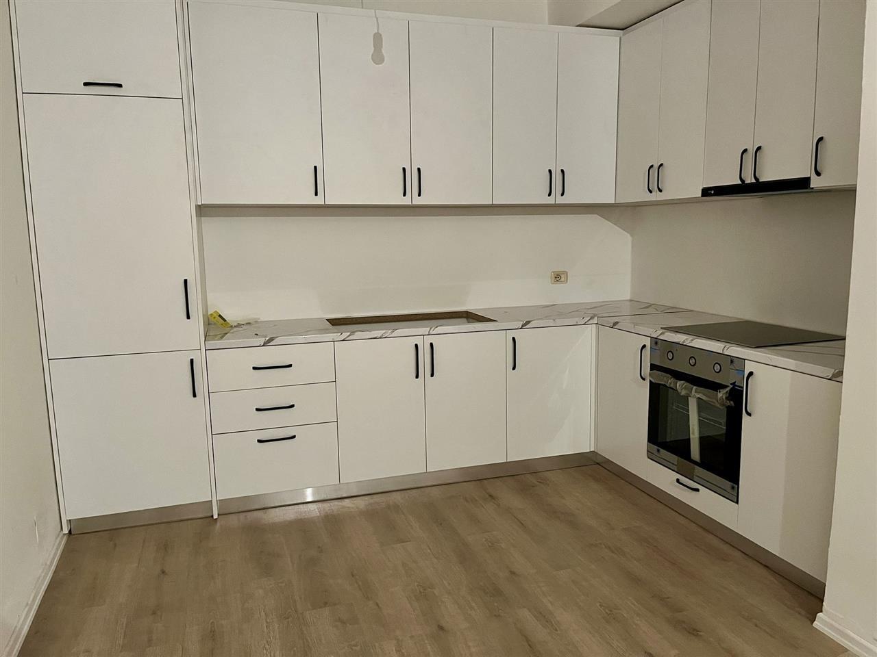 Jepet me qera apartamenti 1+1+ Garderobe +Ballkon