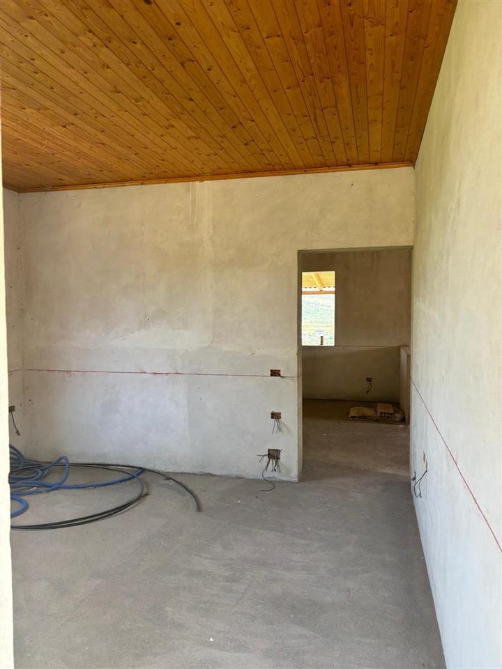 Shitet vil ne fshatin Vlosh Fier