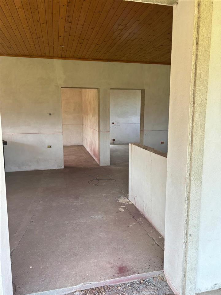 Shitet vil ne fshatin Vlosh Fier