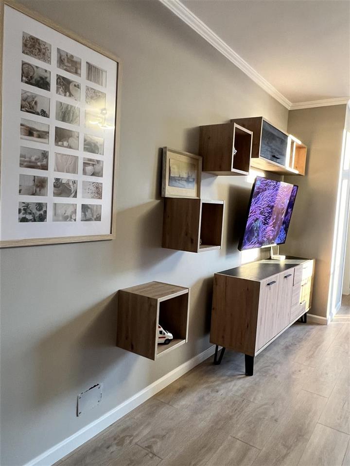 Jepet apartament me qira 2+1 me ballkon ne pallat te ri qera