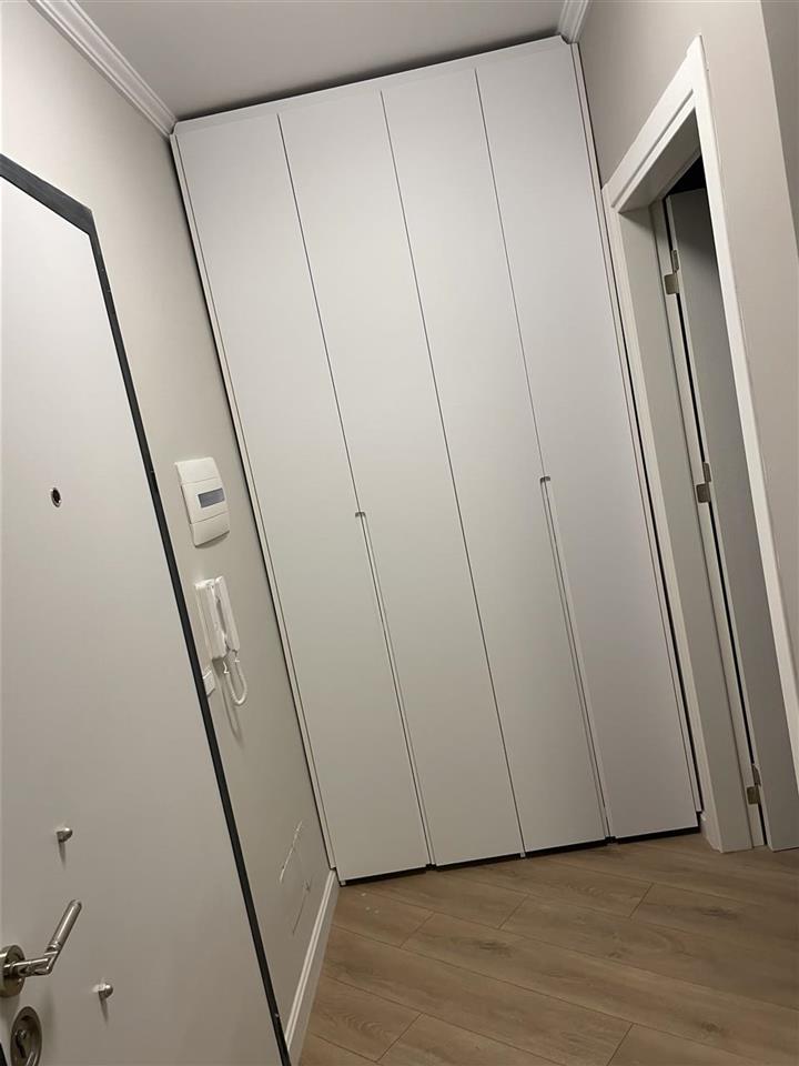 Jepet apartament me qira 2+1 me ballkon ne pallat te ri qera