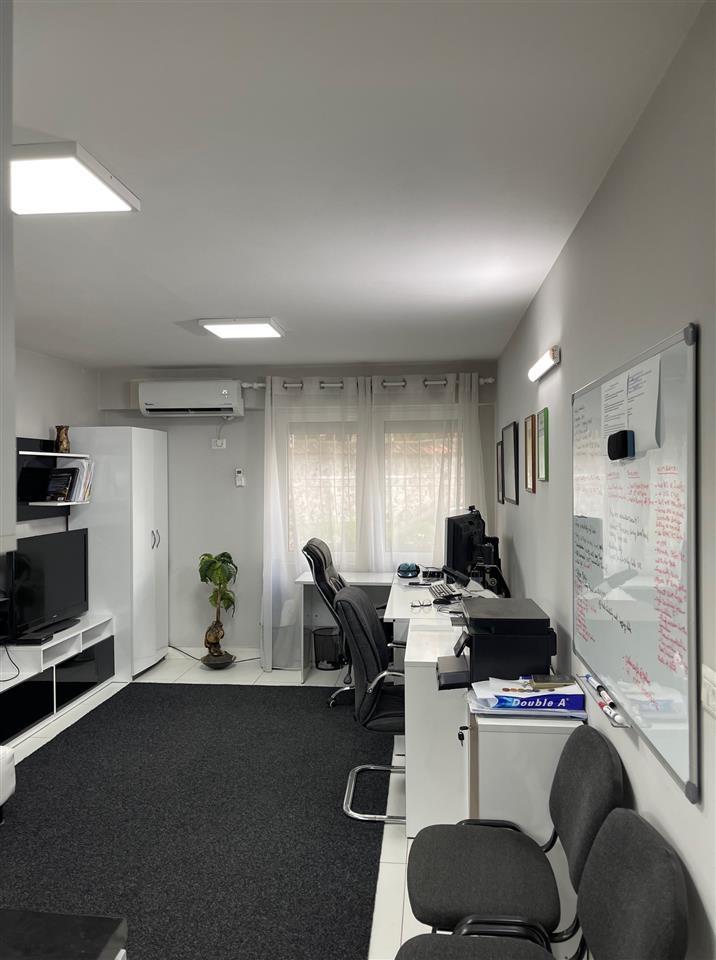 ZYRE/STUDIO ME QERA, AMBJENT I KOMPLETUAR