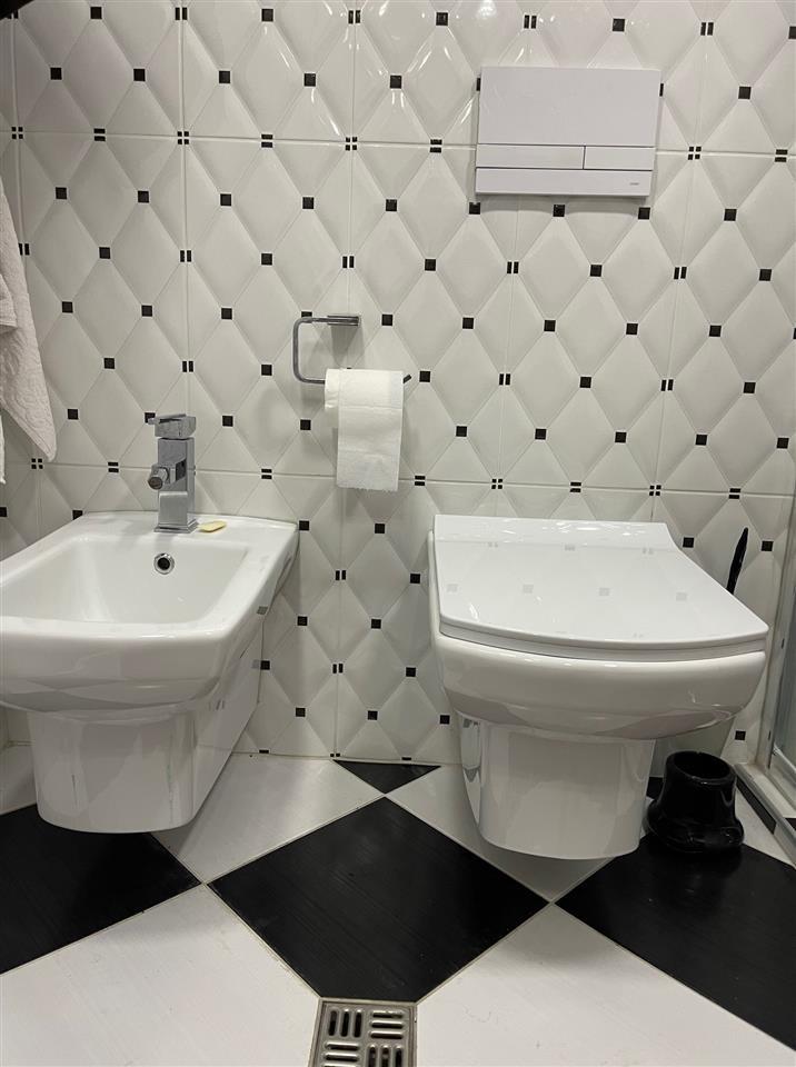 ZYRE/STUDIO ME QERA, AMBJENT I KOMPLETUAR