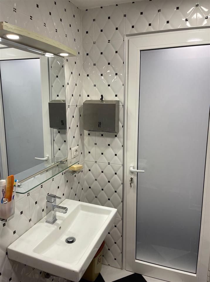 ZYRE/STUDIO ME QERA, AMBJENT I KOMPLETUAR