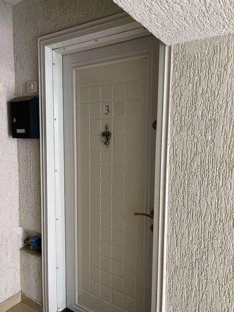 ZYRE/STUDIO ME QERA, AMBJENT I KOMPLETUAR