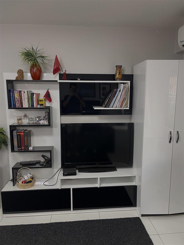 ZYRE/STUDIO ME QERA, AMBJENT I KOMPLETUAR