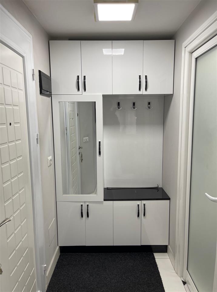 ZYRE/STUDIO ME QERA, AMBJENT I KOMPLETUAR