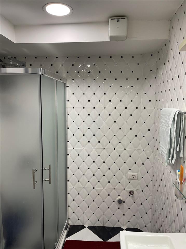 ZYRE/STUDIO ME QERA, AMBJENT I KOMPLETUAR