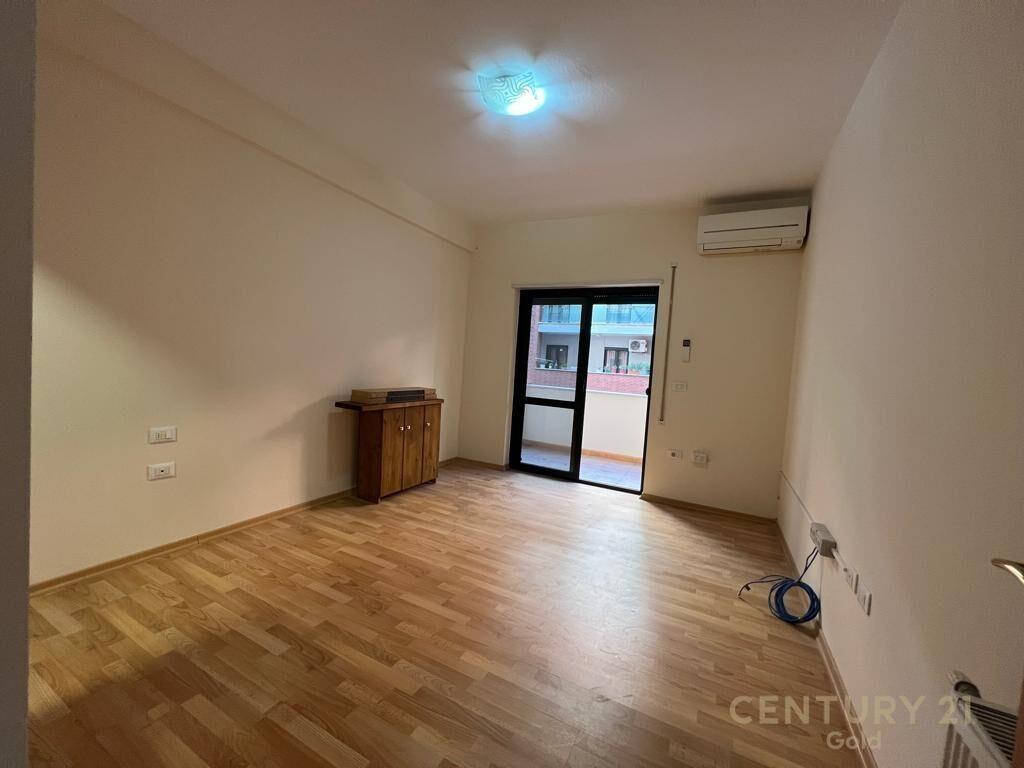 SHESIM APARTAMENT 3+1+2 TEK RR.BARRIKADAVE !!