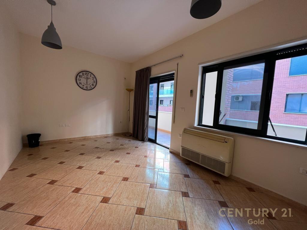 SHESIM APARTAMENT 3+1+2 TEK RR.BARRIKADAVE !!