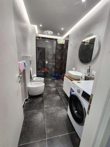 Apartament 1+1+post parkimi me qera Shkolla e Kuqe