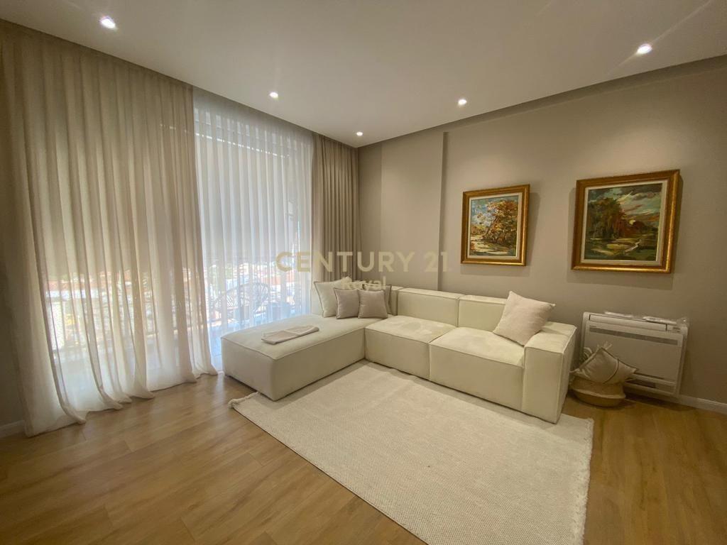 Qira Apartament 2+1+2 | 21 Dhjetori 1200 €