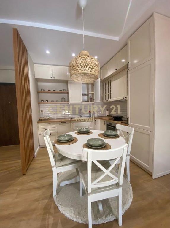 Qira Apartament 2+1+2 | 21 Dhjetori 1200 €