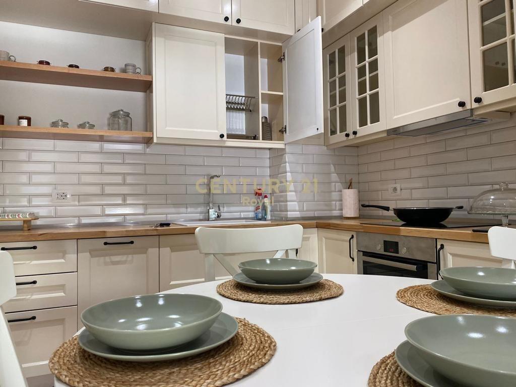 Qira Apartament 2+1+2 | 21 Dhjetori 1200 €