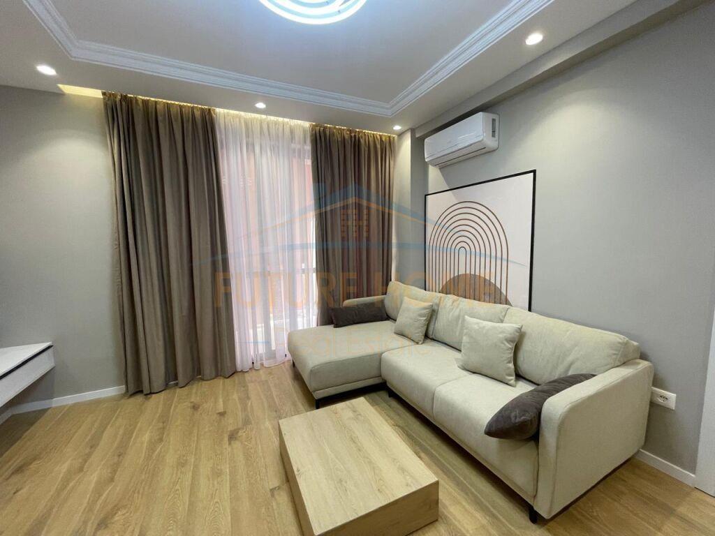 Shitet, Apartament 1+1, 21 Dhjetori