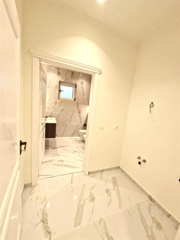 Vila te reja luksi 5 km nga deti Qerretit