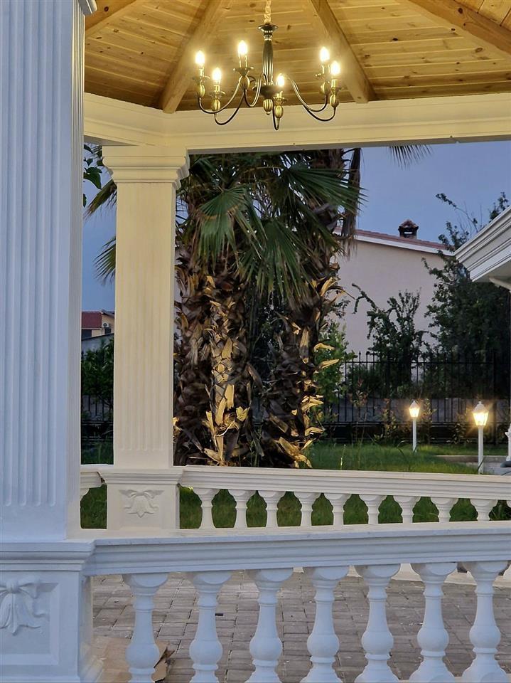 Vila te reja luksi 5 km nga deti Qerretit