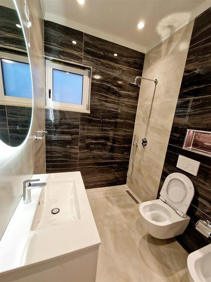 Vila te reja luksi 5 km nga deti Qerretit