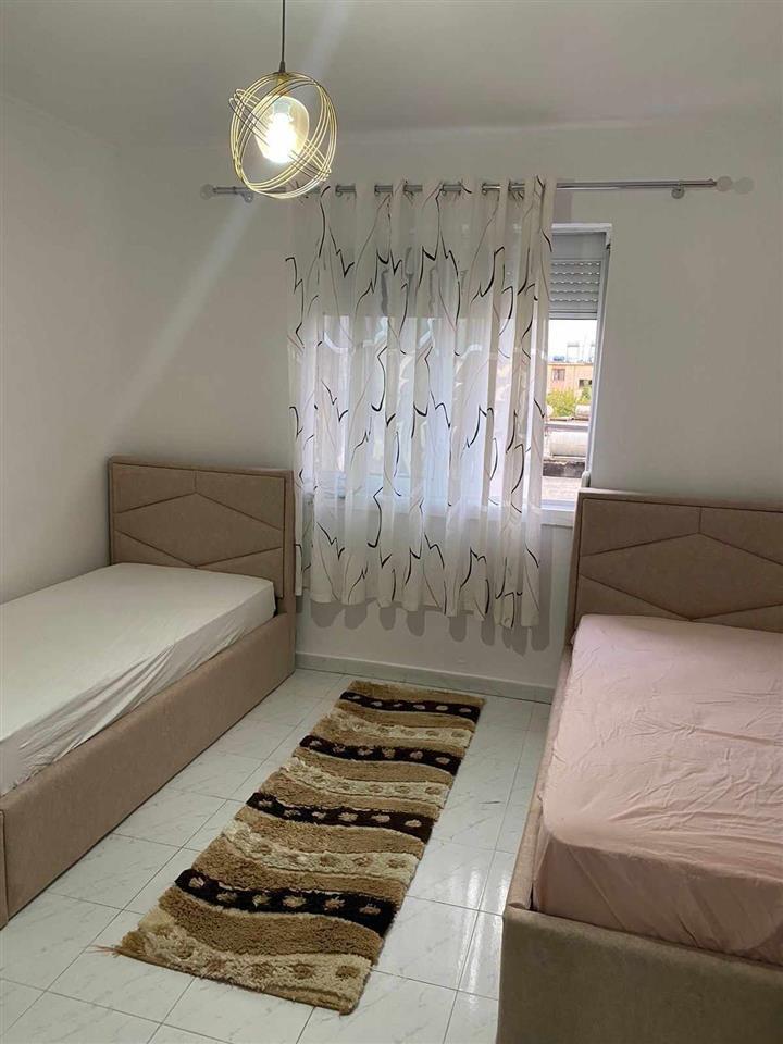 Jap apartament 2+1 me mobilim cilesore tek Vorri Bamit