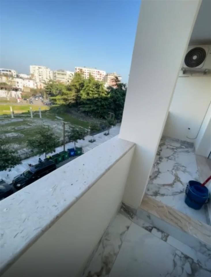SHITET APARTMENT NE QENDER TE BASHKIA DURRES